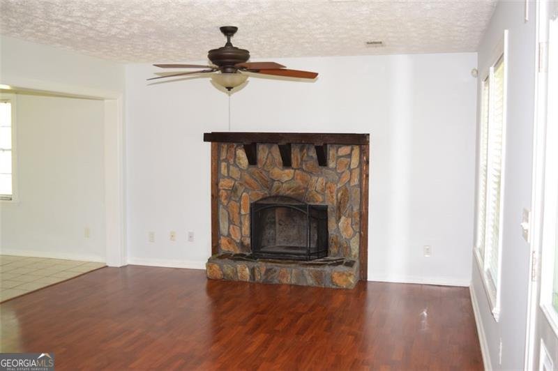 2554 RED BARN Marietta - 10