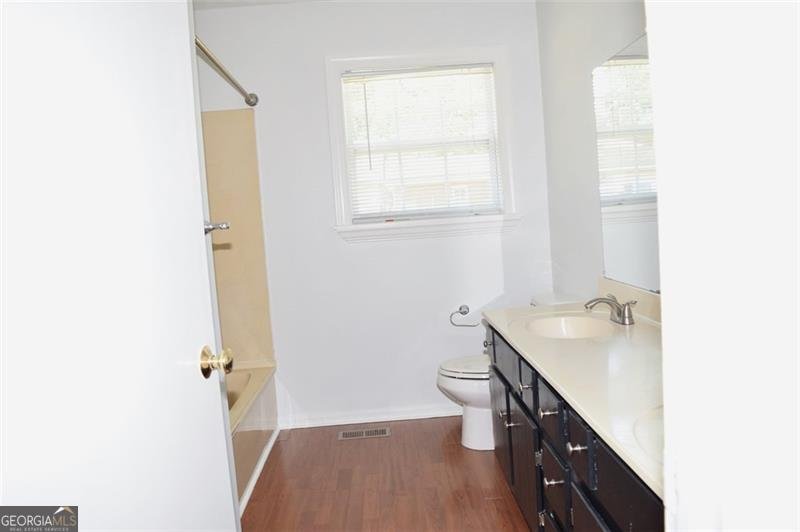 2554 RED BARN Marietta - 26