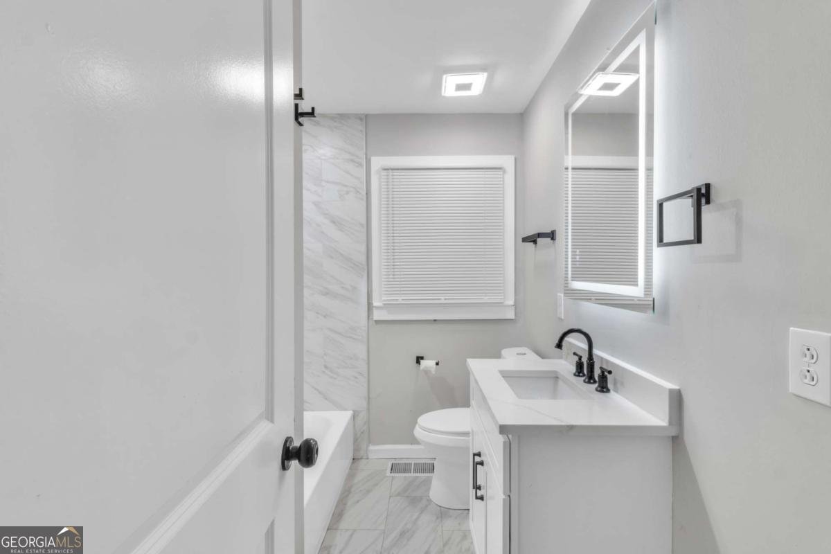 2535 Lakewood Avenue Atlanta - 24