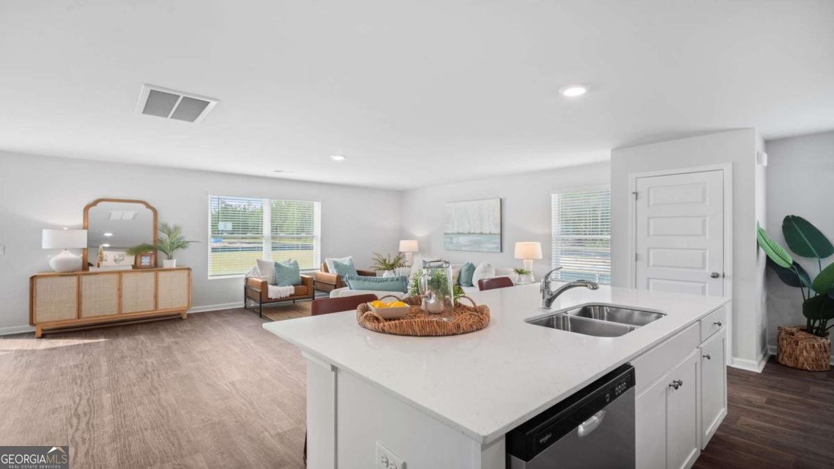 1025 Lakes Boulevard Brunswick - 11