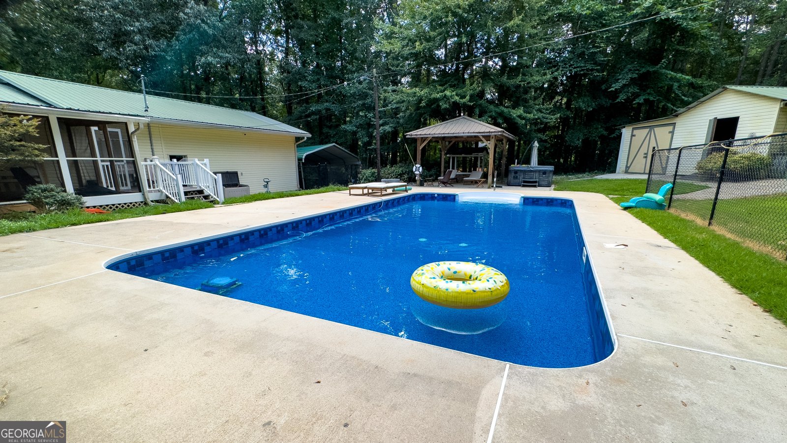 90 Howard Road Senoia - 27