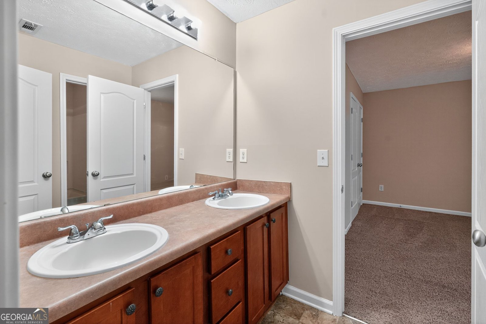 2446 Garnet Avenue Riverdale - 22
