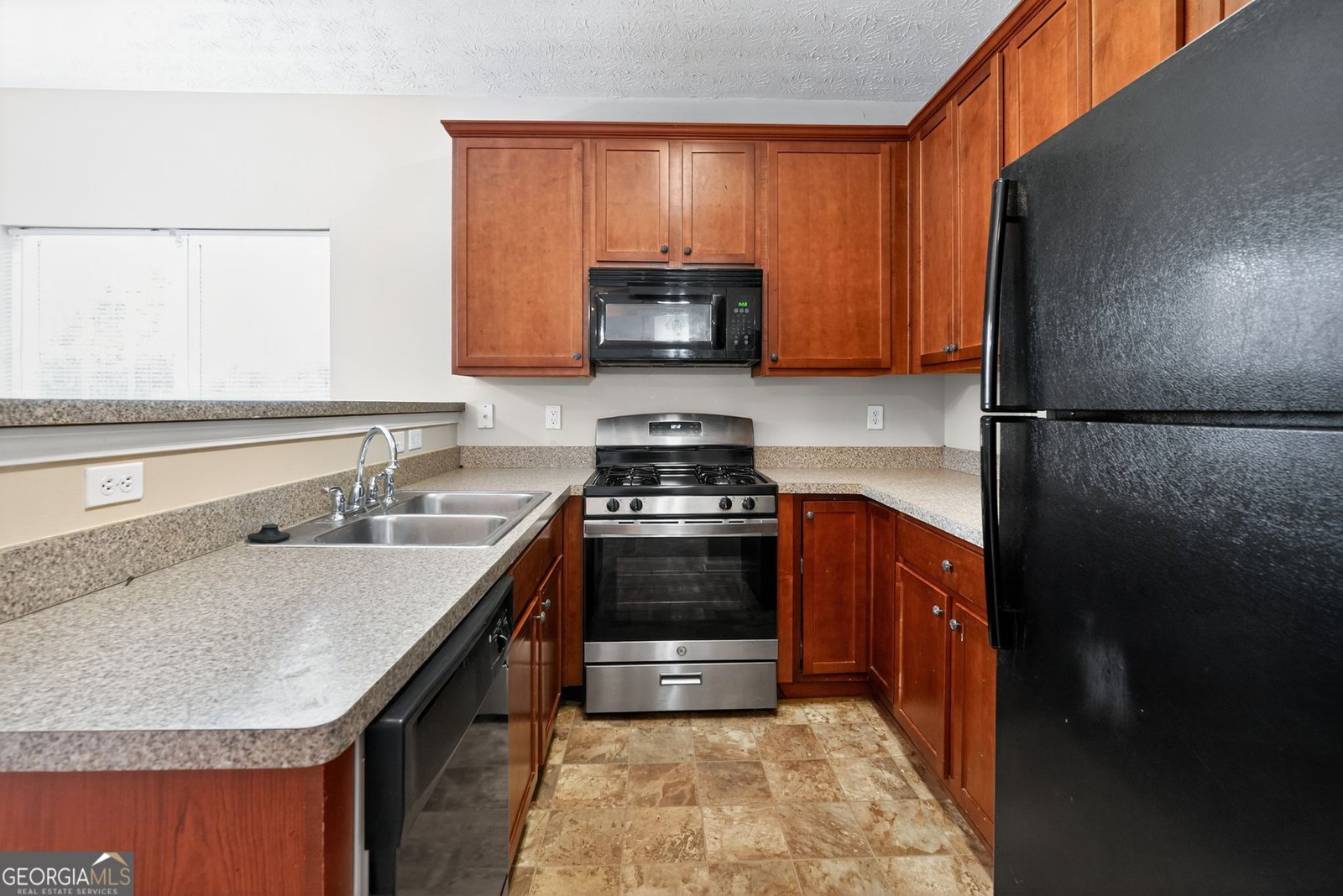 2446 Garnet Avenue Riverdale - 6