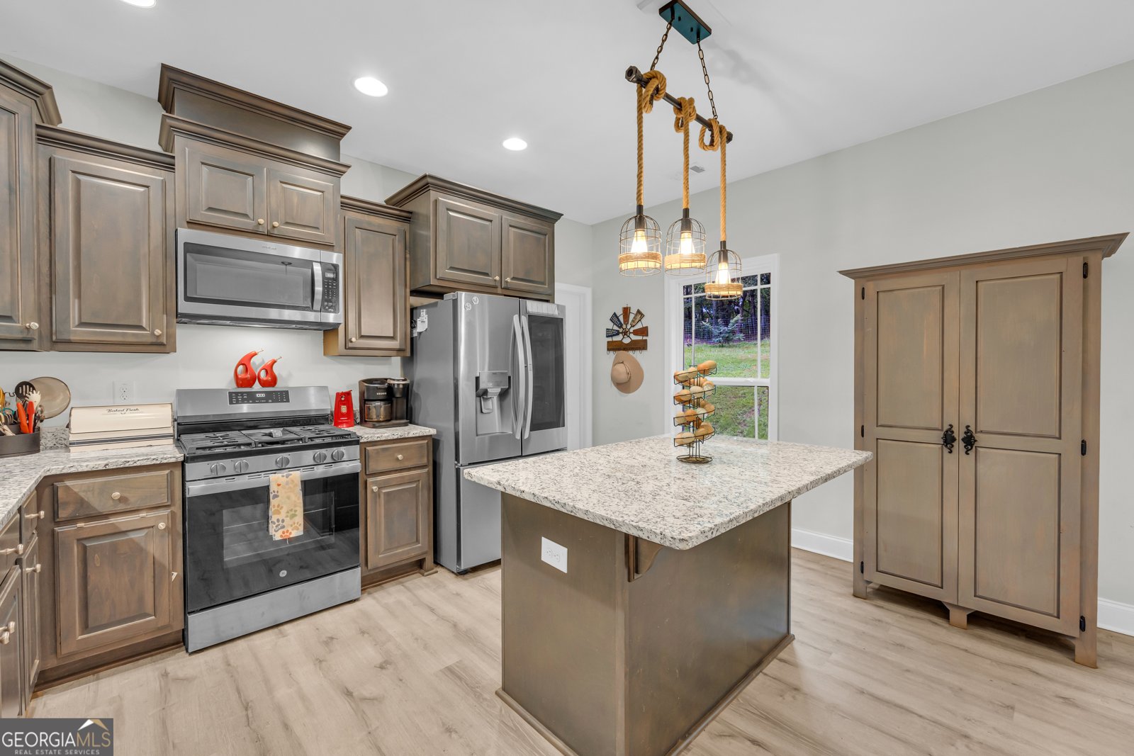 945 HANK FRY Road Clarkesville - 24