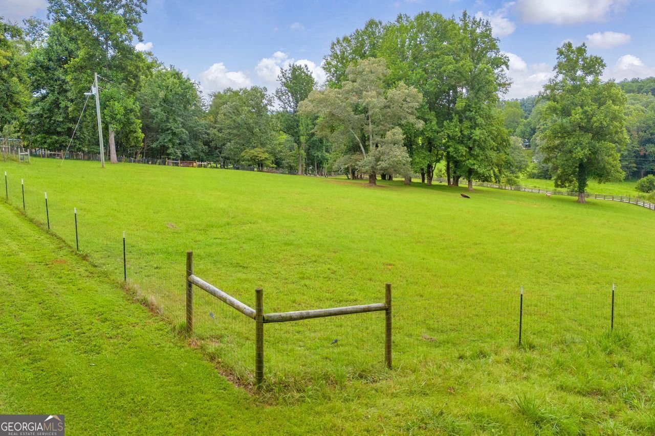 945 HANK FRY Road Clarkesville - 43