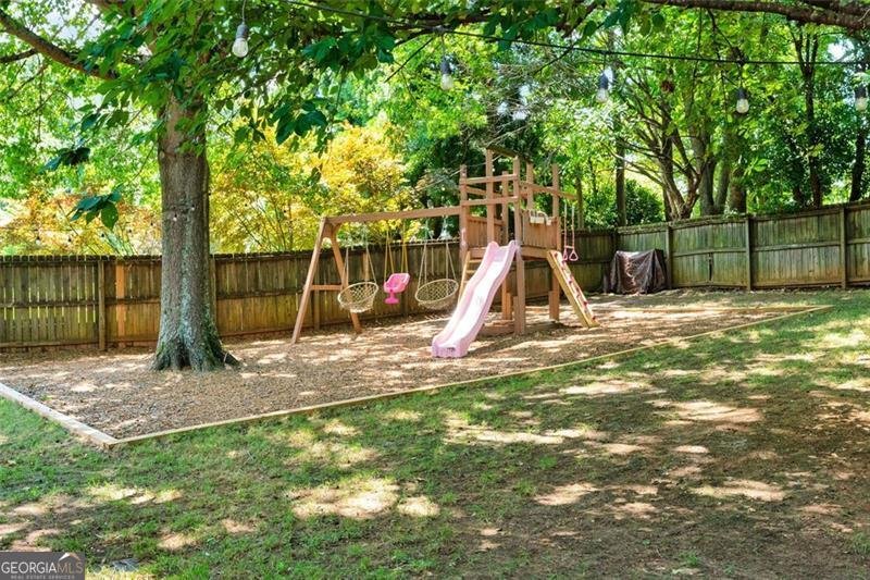 2580 FLEUR DE LIS PL Dunwoody - 38