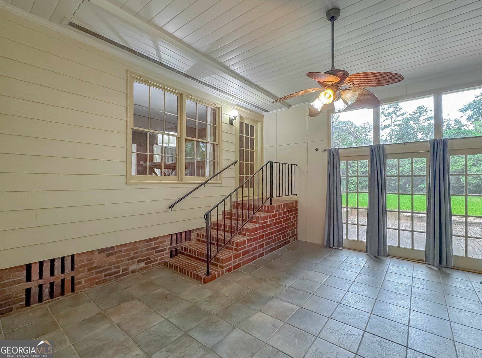 909 Fourth Street Cairo - 54