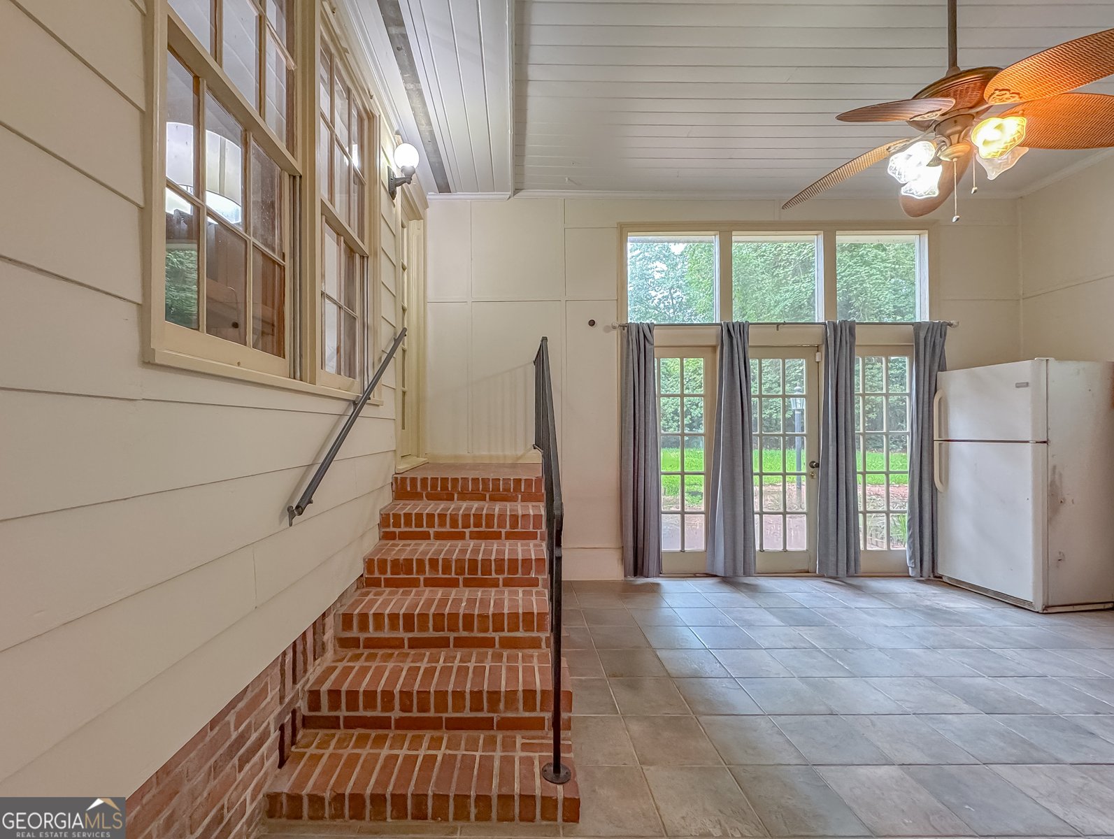 909 Fourth Street Cairo - 55