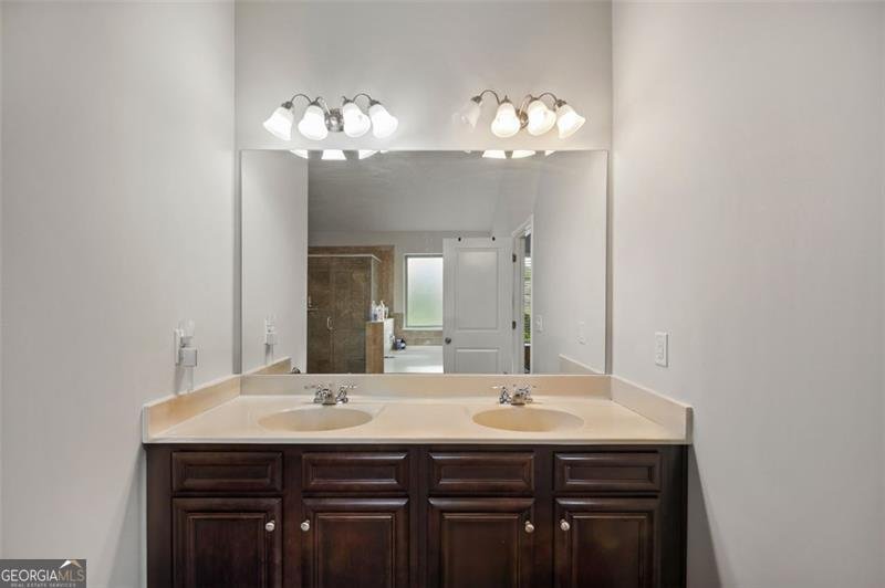 3548 WOODSHADE Drive Loganville - 21