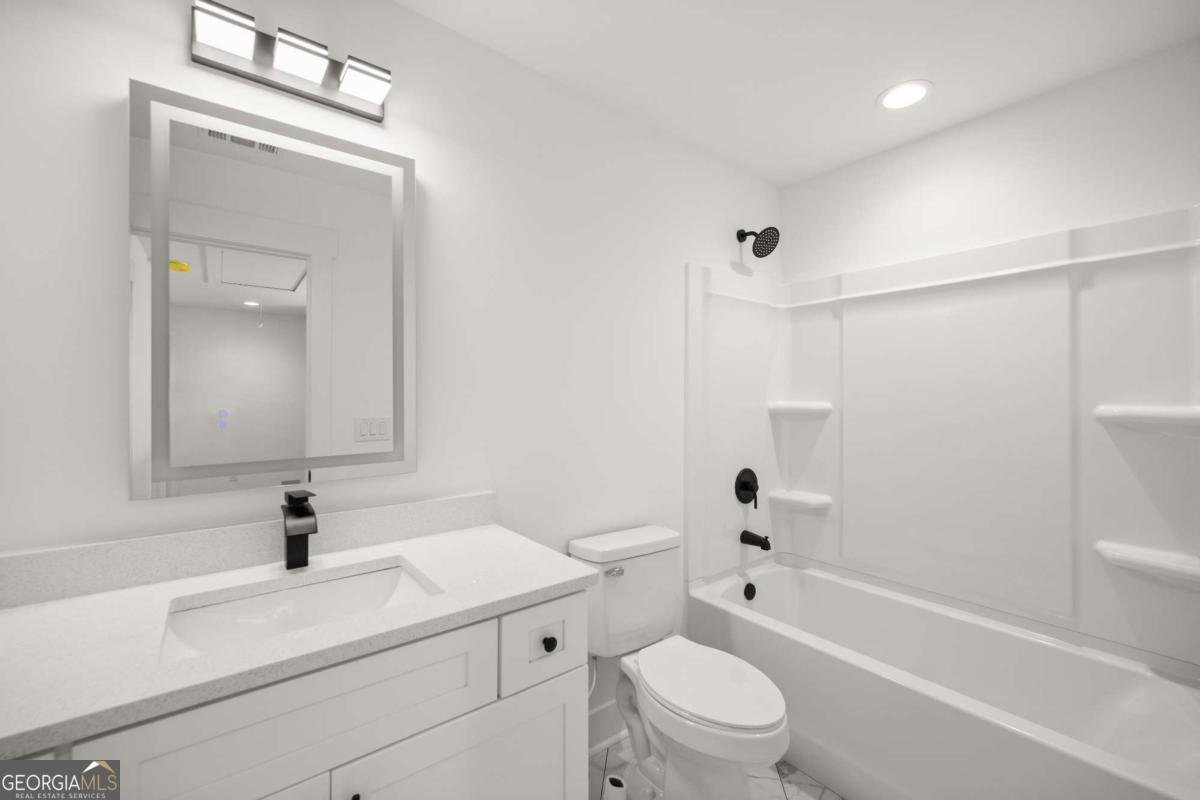 220 HARDMAN Road Clarkesville - 24