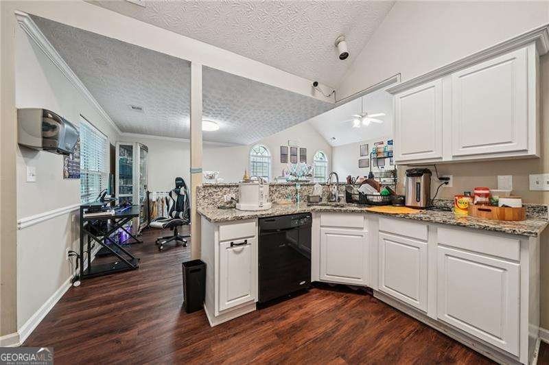 876 Ashton Oak Circle Stone Mountain - 9