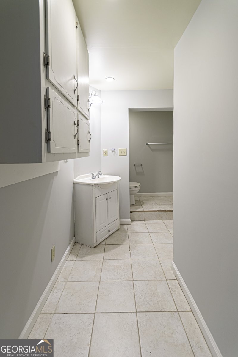 1043 Wash Lee Drive Lilburn - 33