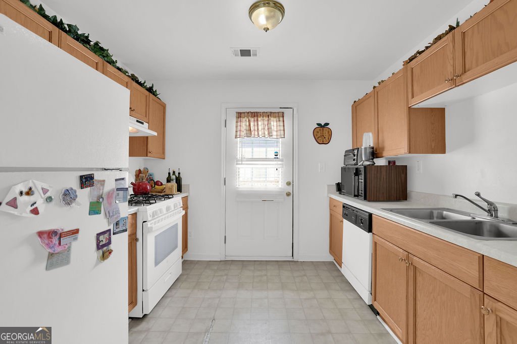 3126 Lynwood Drive Brookhaven - 11