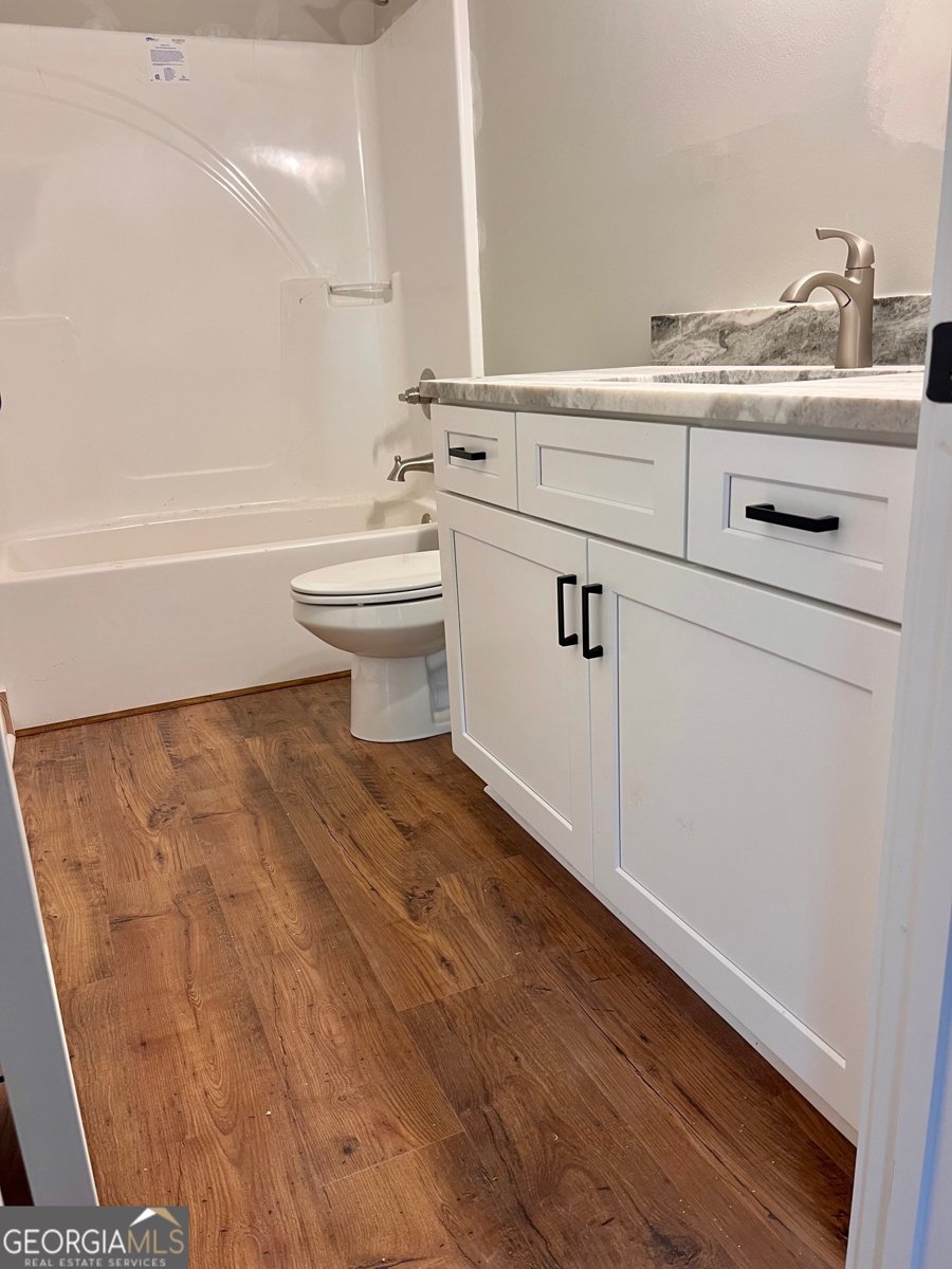 300 Pine Avenue Comer - 6