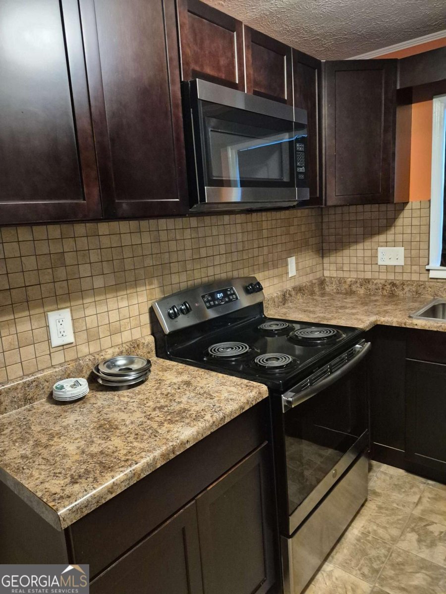6006 Blackhawk Trail Mableton - 12