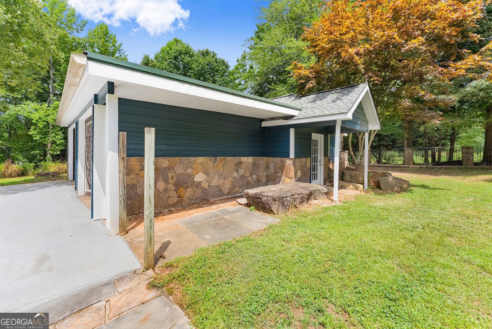 438 Dixon Drive Cleveland - 2