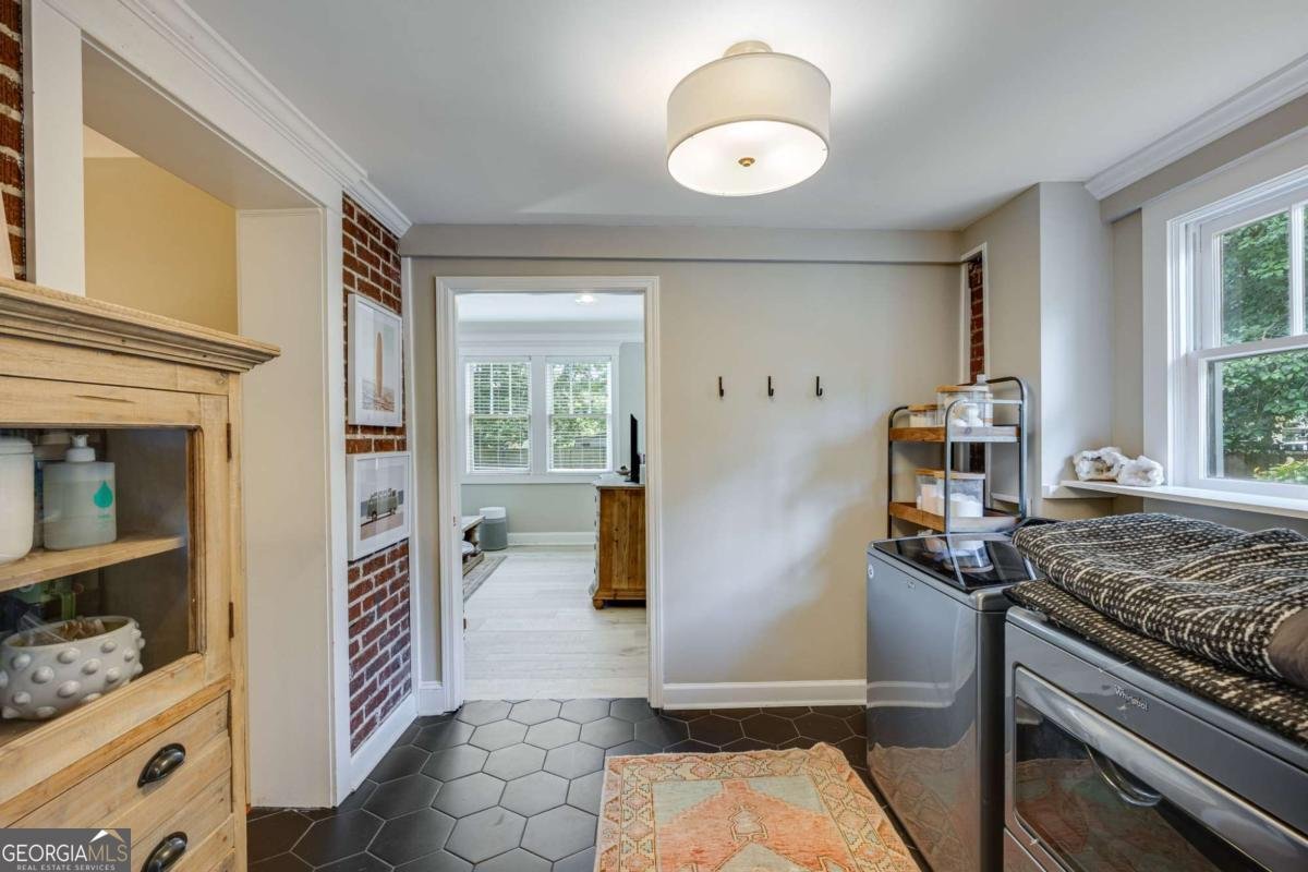 321 North Avenue Gainesville - 17