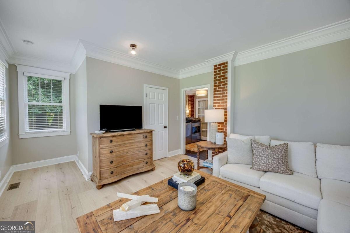 321 North Avenue Gainesville - 19
