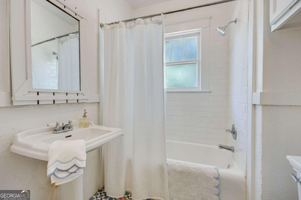 321 North Avenue Gainesville - 22