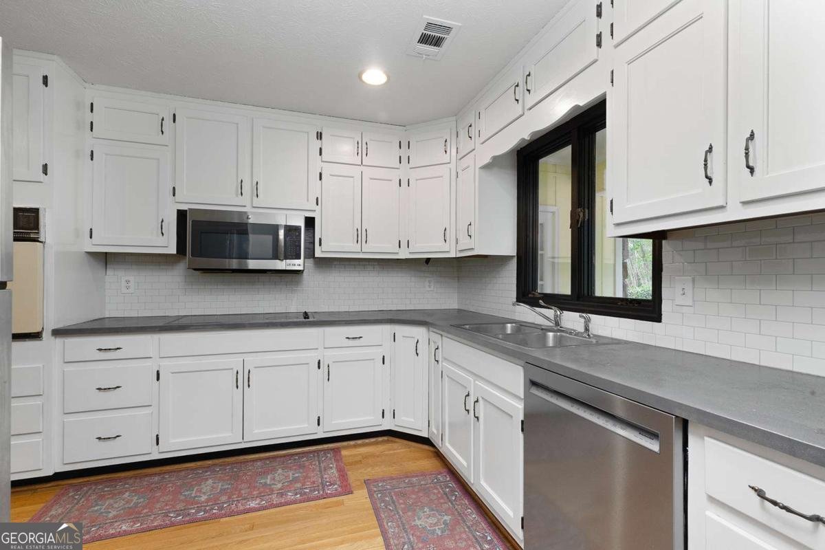 905 Hunterhill Drive Roswell - 14
