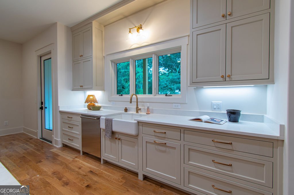 7915 Cherokee Drive Canton - 28