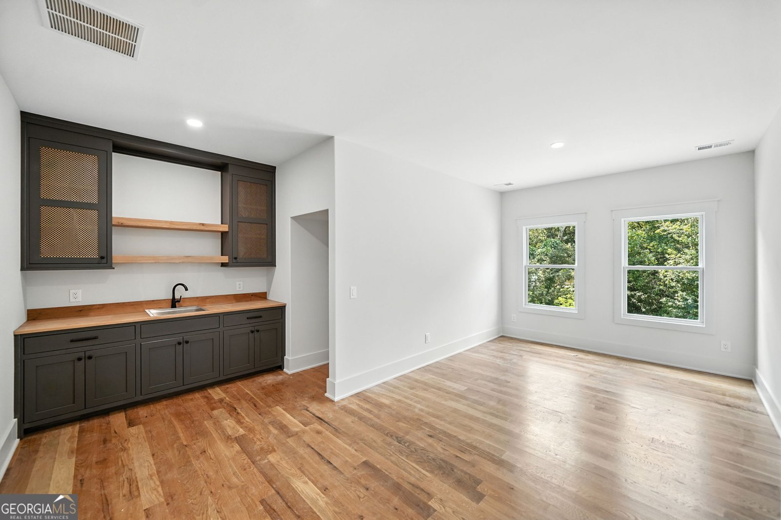 7915 Cherokee Drive Canton - 46