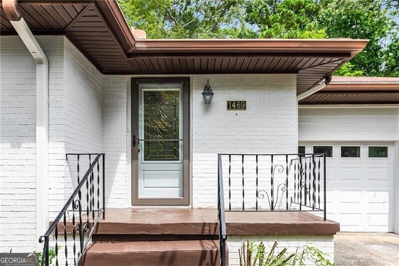 1469 Clairmont Road Decatur - 3