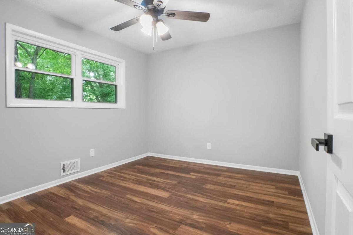 3877 Canterbury Wak Douglasville - 12