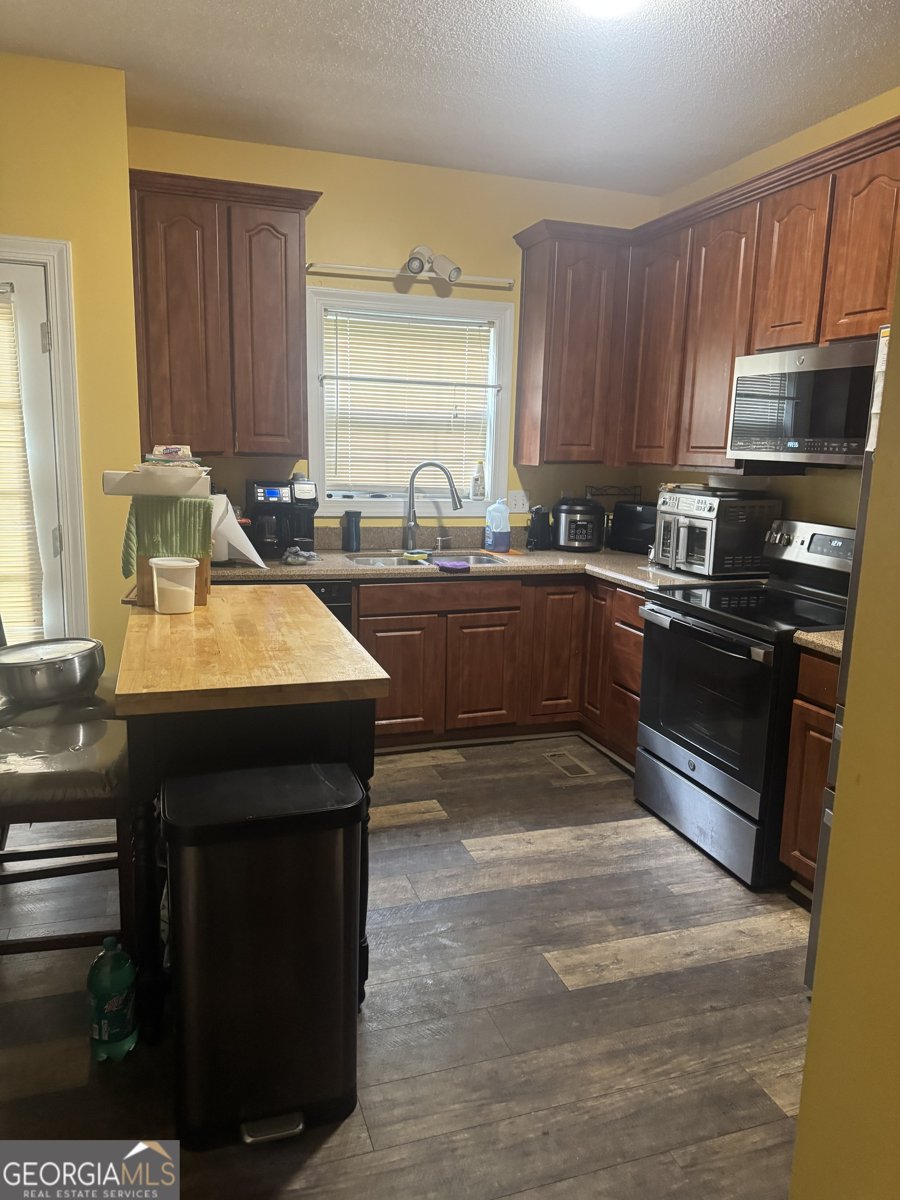 6885 Tell Road Fairburn - 11