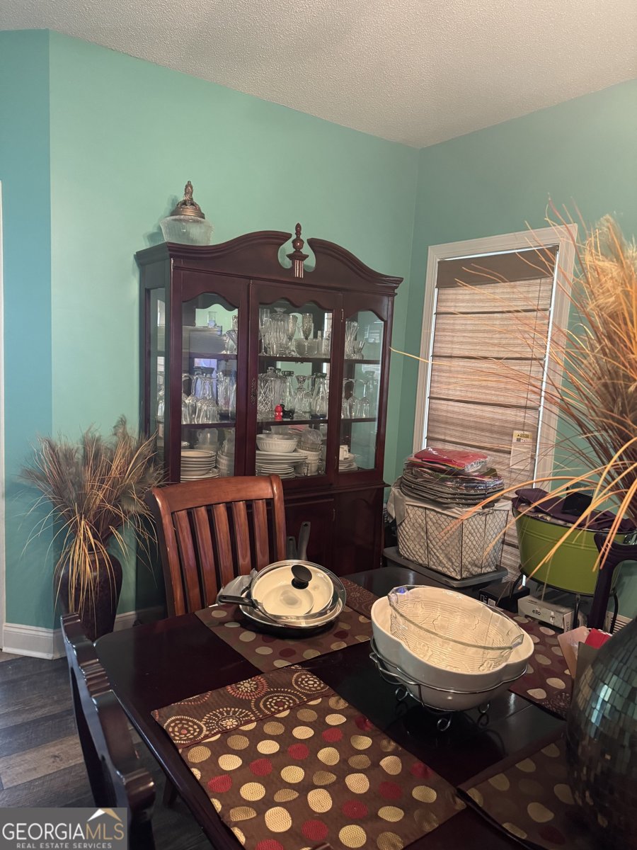 6885 Tell Road Fairburn - 6