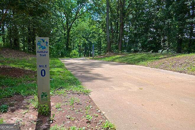 563 Center Hill Avenue Atlanta - 18