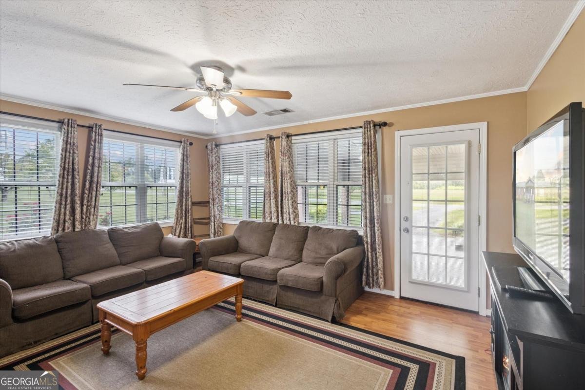 2195 Montgomery Street Kite - 7