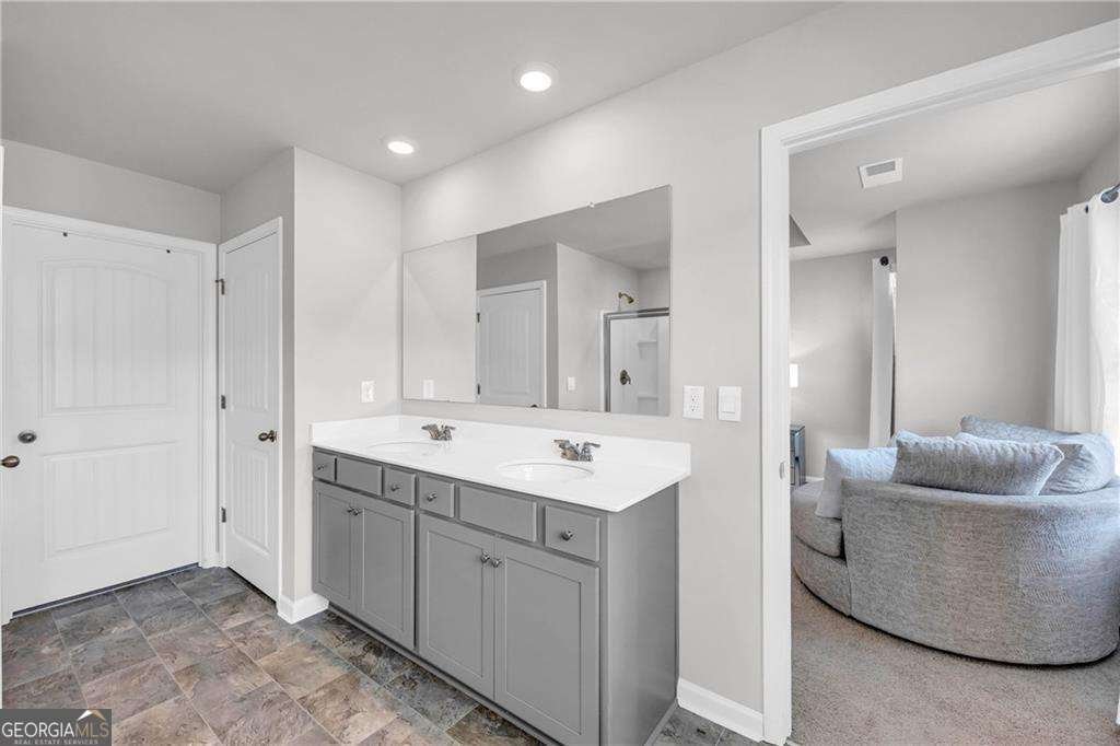 930 Bentley Drive Fairburn - 2