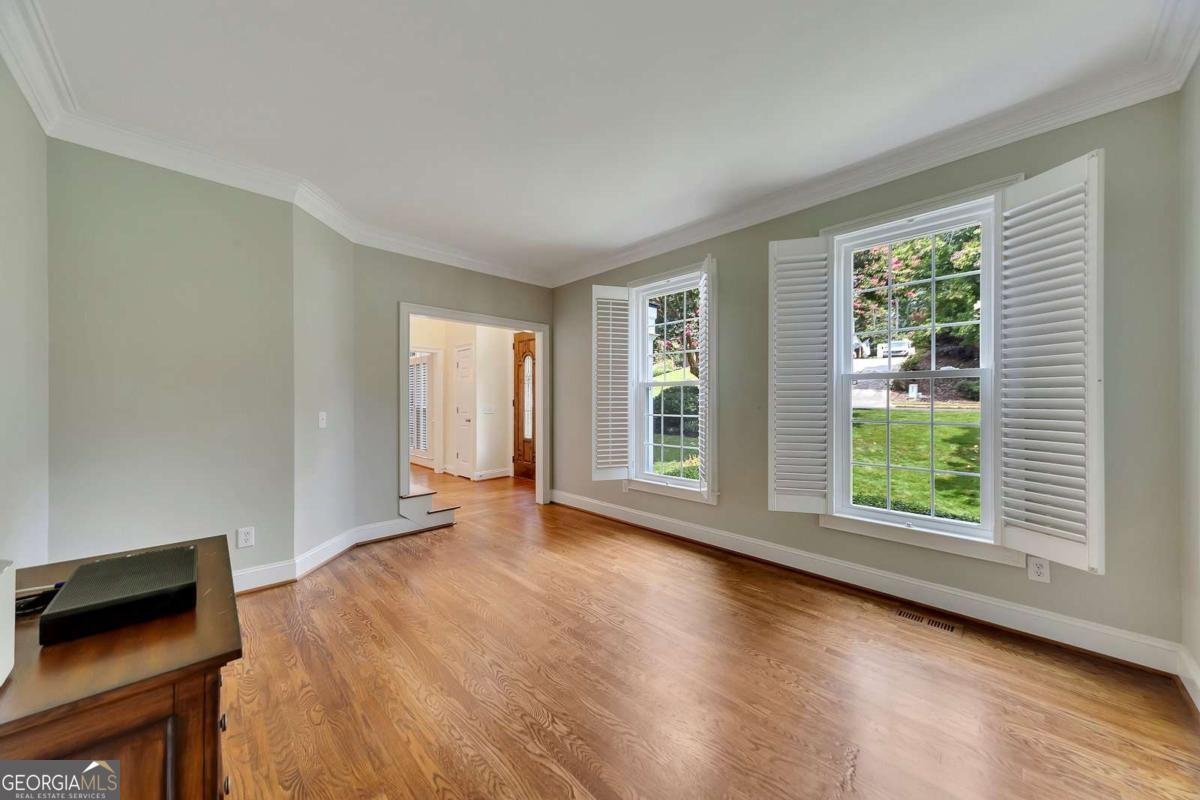 5035 Towne Lake Hills Woodstock - 11