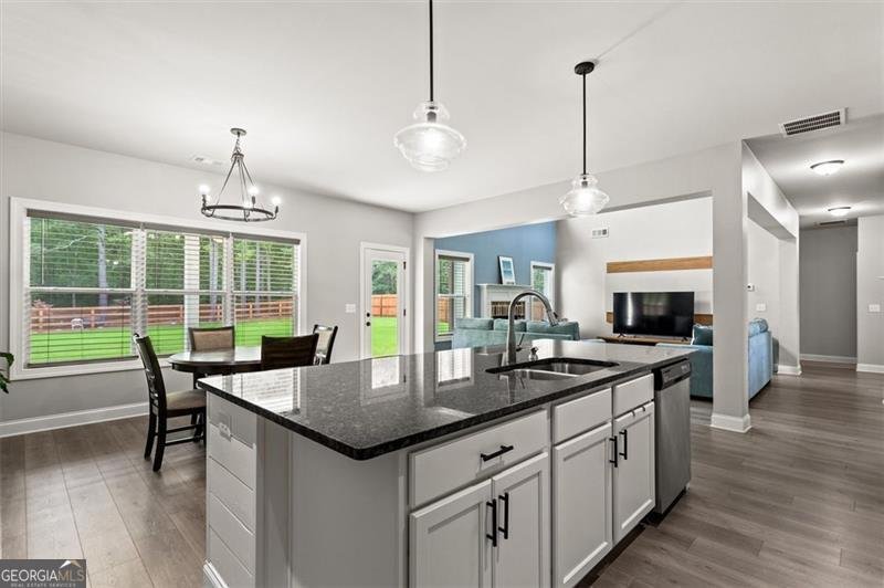 1224 ROYAL Lane Loganville - 2