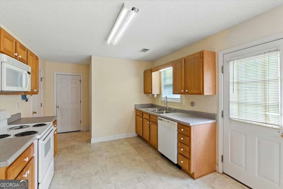 9 Redfern Trail Rome - 11