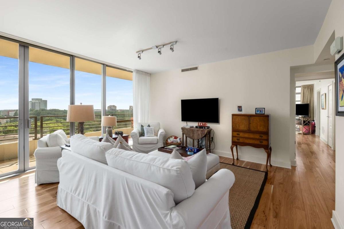 700 Park Regency Place Atlanta - 3