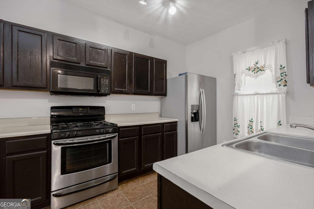 647 Kenridge Drive Suwanee - 1