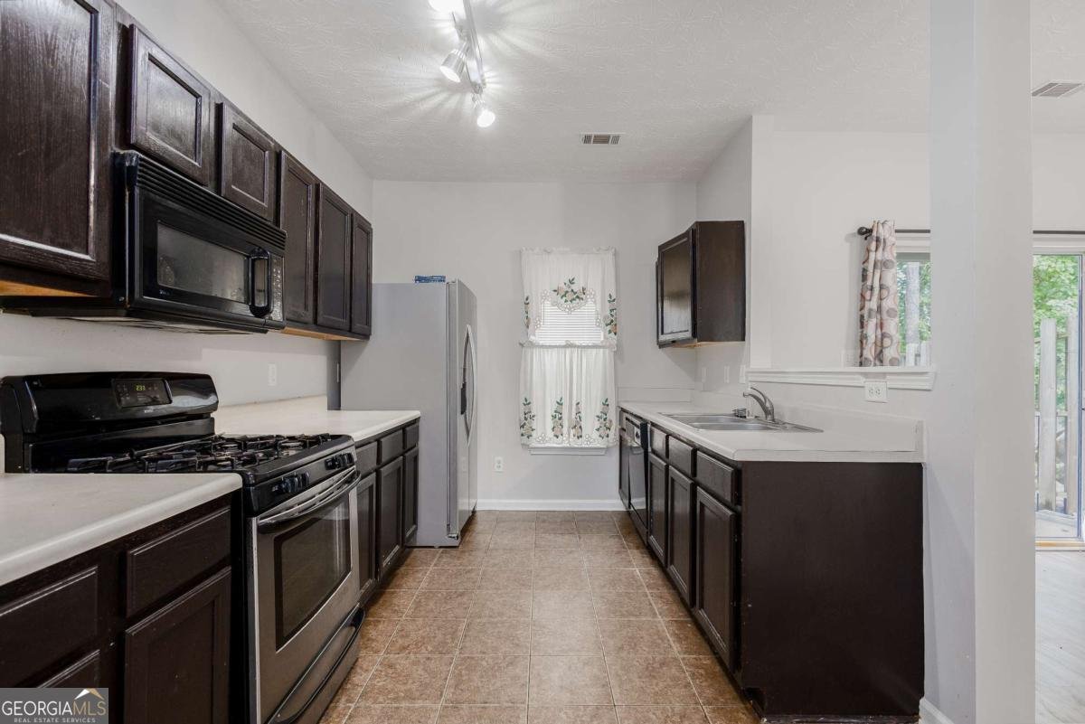647 Kenridge Drive Suwanee - 3