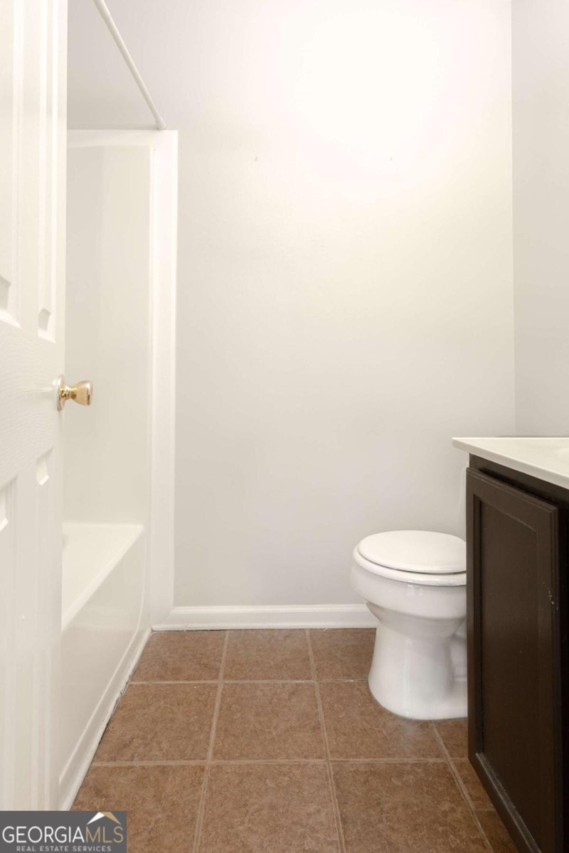 647 Kenridge Drive Suwanee - 8