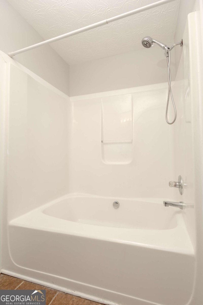 647 Kenridge Drive Suwanee - 9