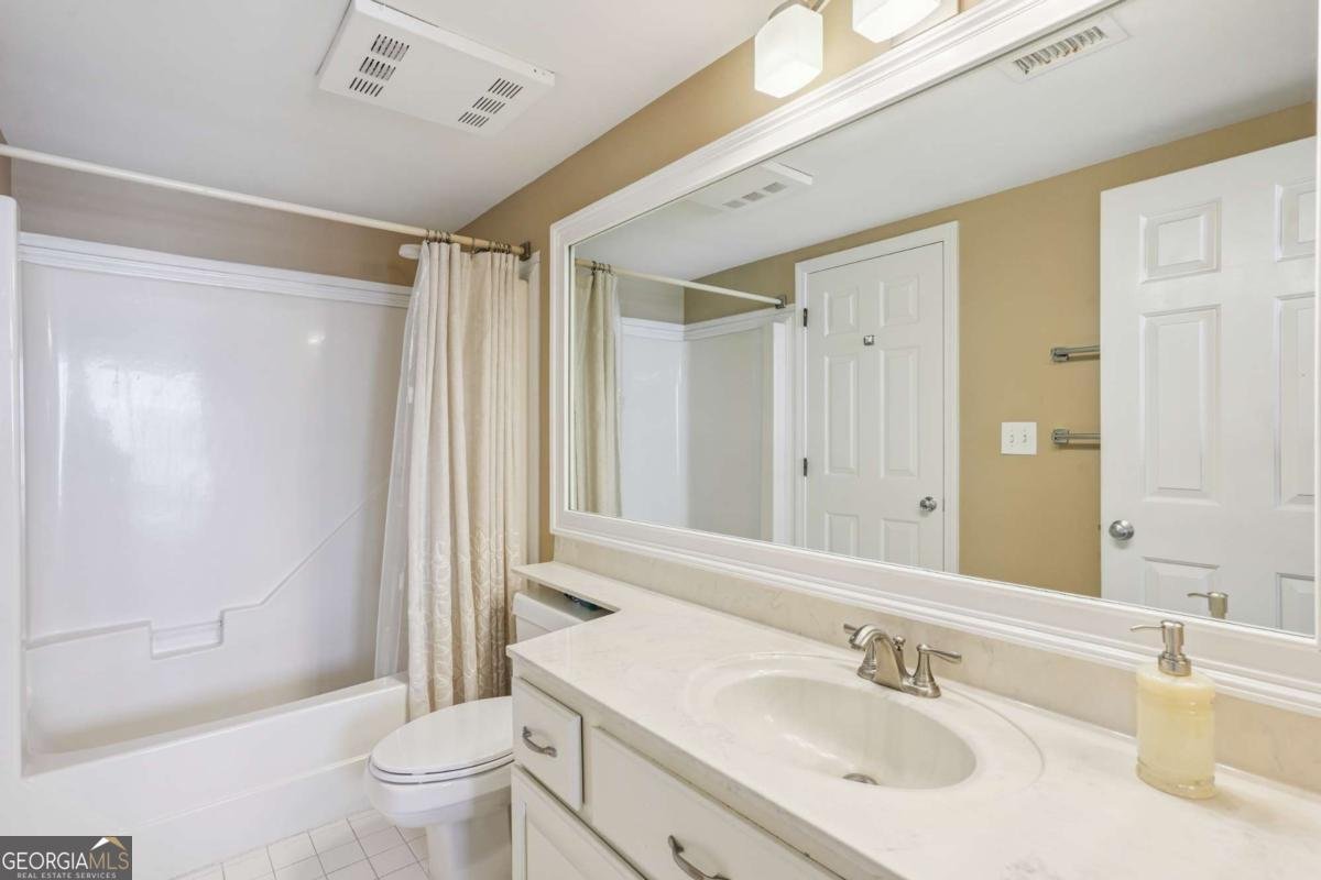 3481 Lakeside Drive Atlanta - 1