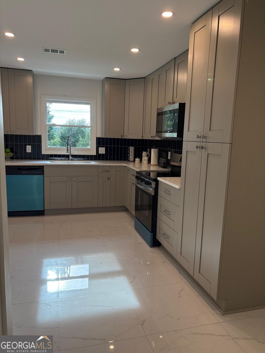 4605 Doss Circle Powder Springs - 4