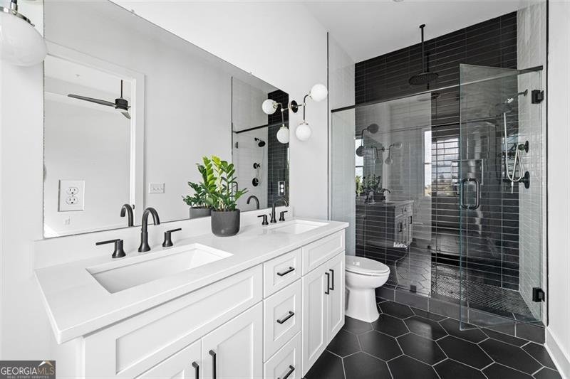 3583 CANDLER Court Hapeville - 36