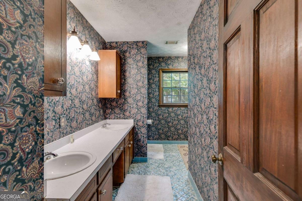 5471 Lake Drive Douglasville - 17