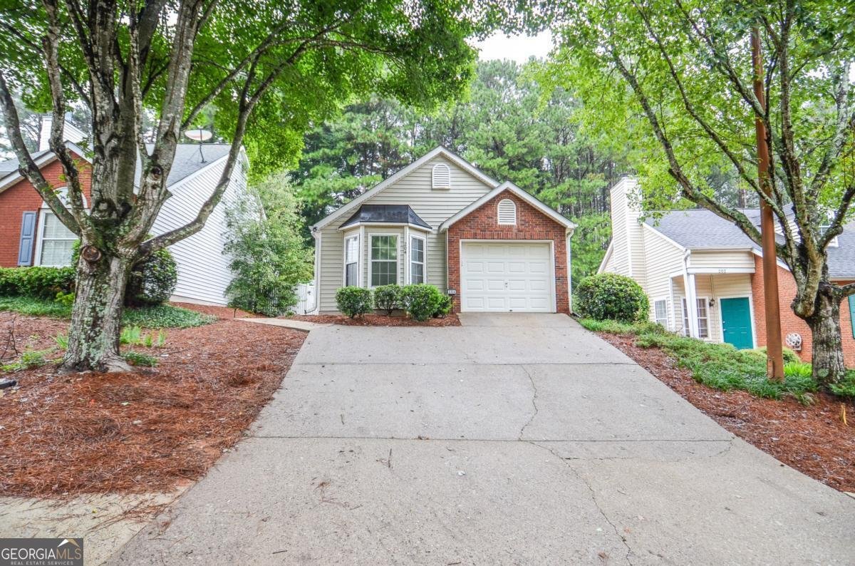 204 Chelsea Court Woodstock - 1