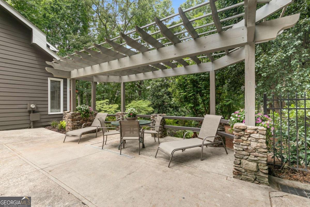 585 Shore Place Roswell - 50
