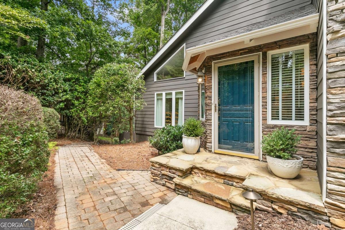 585 Shore Place Roswell - 52