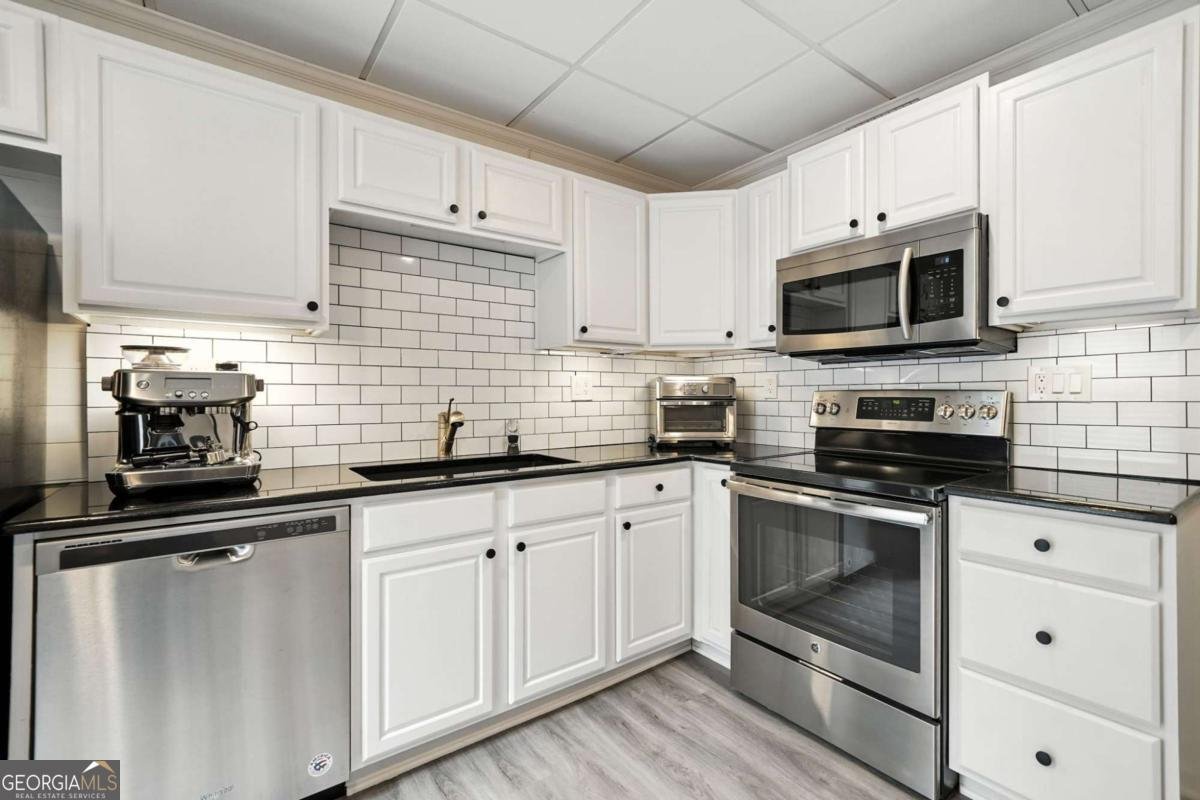 1095 Grace Hill Drive Roswell - 40