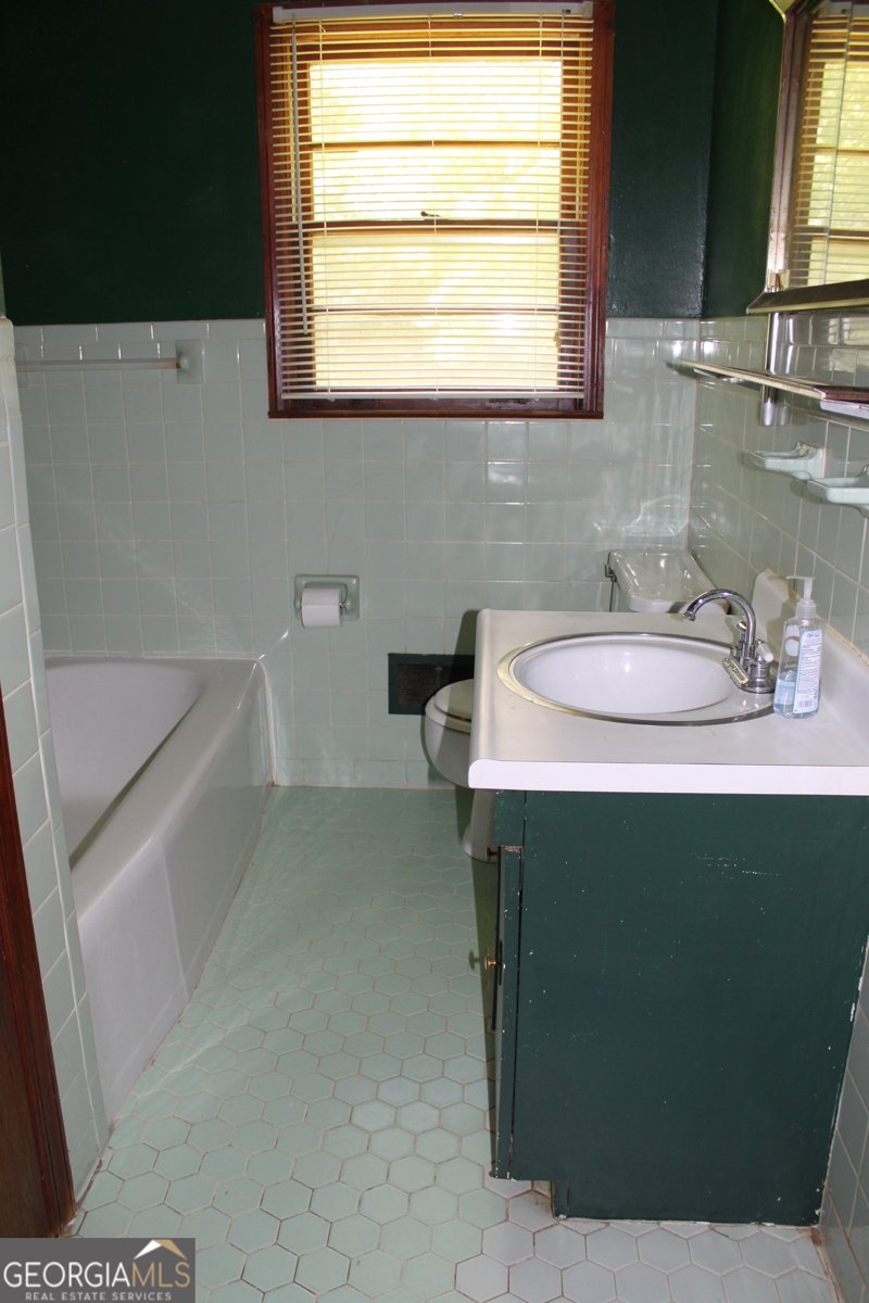 434 Parkman Drive Manchester - 2